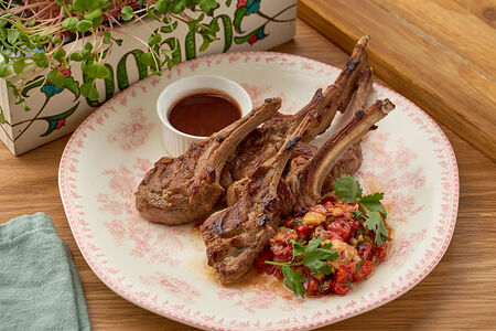 Каре ягненка с овощами Хоровац