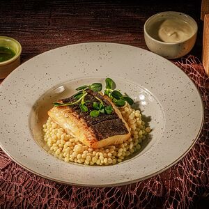 Палтус с птитимом и зелёным сливочным соусом