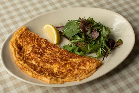 Омлет с козьим сыром