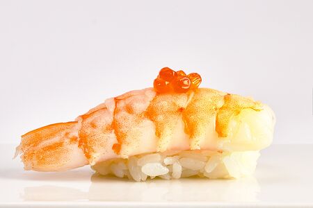 Нигири-суши Тигровая креветка с икрой лосося