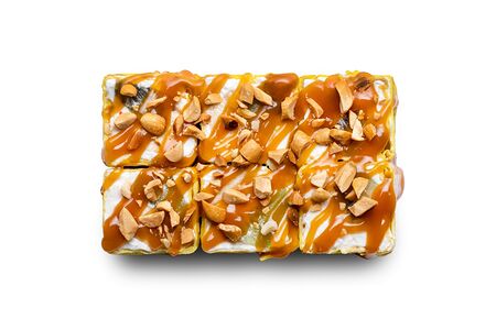 Ролл фруктовый с карамелью и соленым арахисом