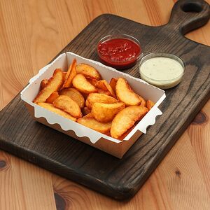 Картофель по-деревенски большой с соусом