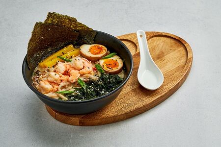 Суп Эби-рамен с креветками в соусе табаджан