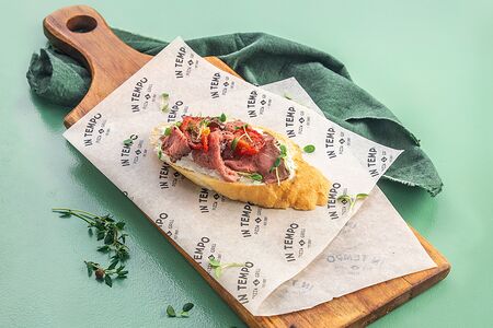 Брускетта с ростбифом