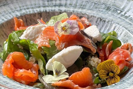 Салат Лосось с киноа 