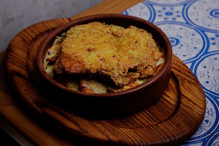 Цыпа Табака с печеным картофелем и сулугуни