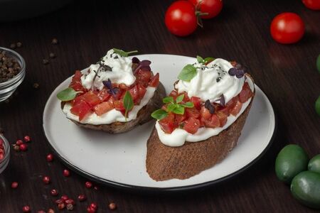 Брускетта с томатами