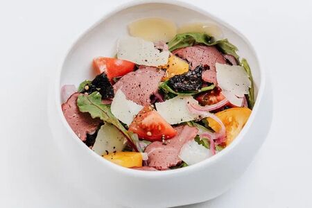 Микс-салат с говядиной 