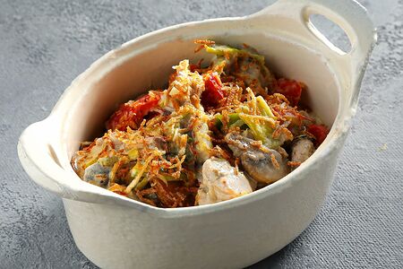 Рагу из курицы в сливочном соусе с шампиньонами