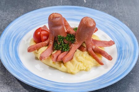 Осьминожки с картофельным пюре