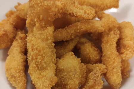 Хрустящее лакомство из куриного филе в панировке