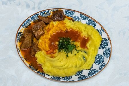 Гуляш и пюре