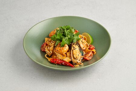 Вок Лапша Том ям