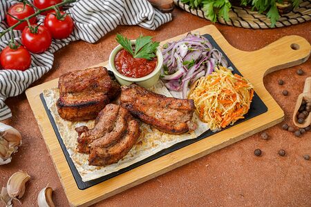 Свиные ребрышки на углях