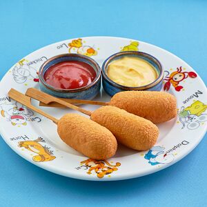 Сосиски в тесте с сырным соусом