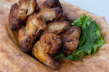 Куриные крылышки на углях