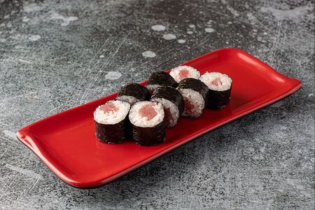 Мини-ролл с тунцом