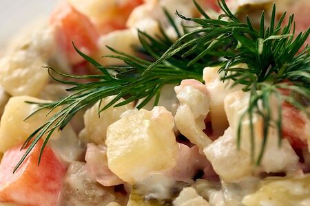 Оливье с ветчиной из индейки