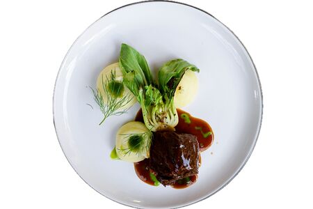 Говяжьи щёчки с картофелем и пак-чой