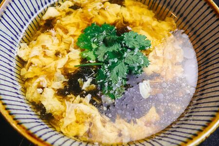 Суп с яйцом и сушеными морскими водорослями