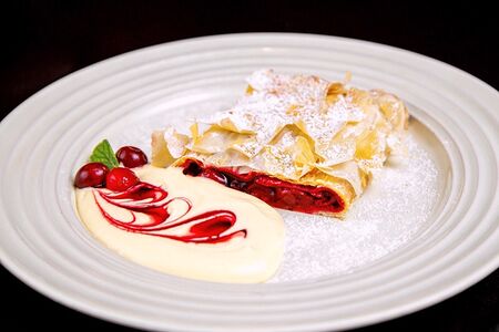 Штрудель вишнёвый