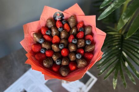 Клубничный букет №6