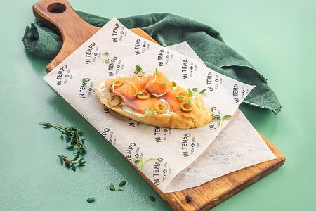 Брускетта с лососем