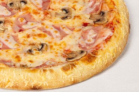 Прошутто фунги на пышном тесте