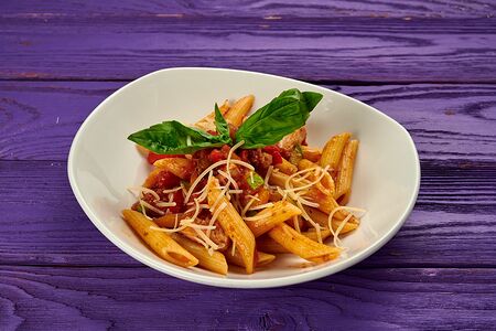 Пенне с курицей и овощами