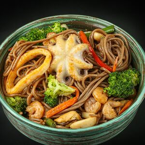 Соба с морепродуктами и брокколи в соусе терияки