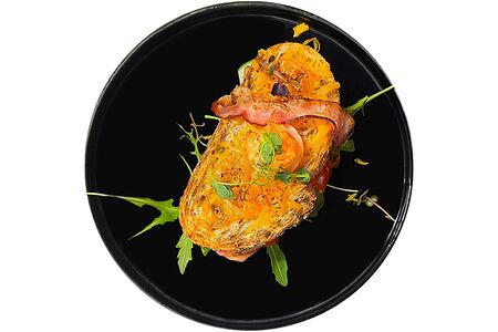 Сандвич с беконом и креветками