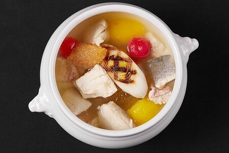 Уха Ройал из пяти видов рыбы с щучьей икрой