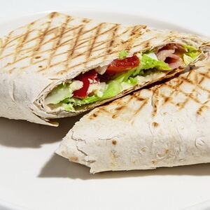 Завертон с беконом и яйцом