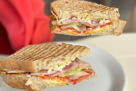 Сэндвич с ветчиной и сыром