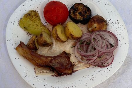 Каре ягненка с овощами