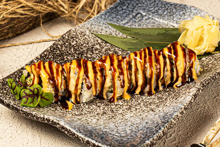 Ролл с угрем и свежим огурцом