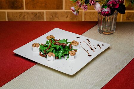 Салат со свеклой и мягким сыром