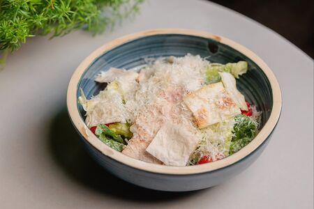 Теплый салат с цыпленком