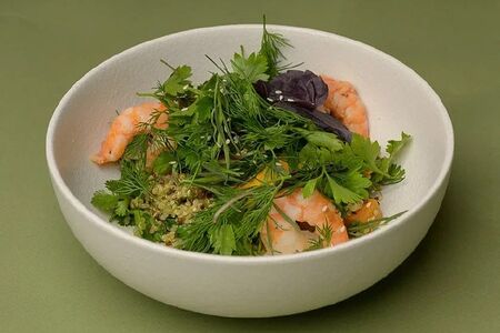 Салат с креветками и бататом