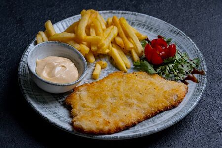 Шницель с картофелем фри