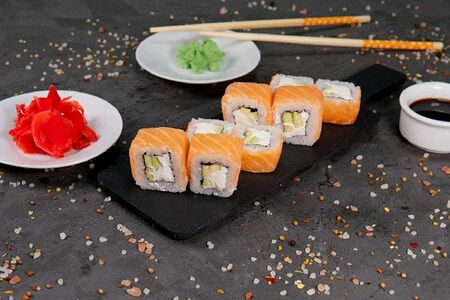 Классическая Филадельфия с авокадо