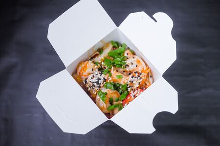 Вок с креветкой