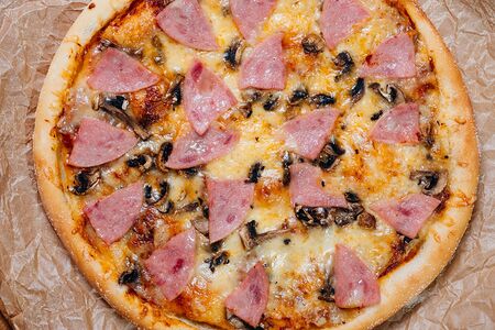 Пицца Ветчина и грибы средняя