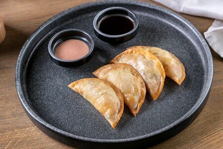 Мини-чебуреки с креветкой