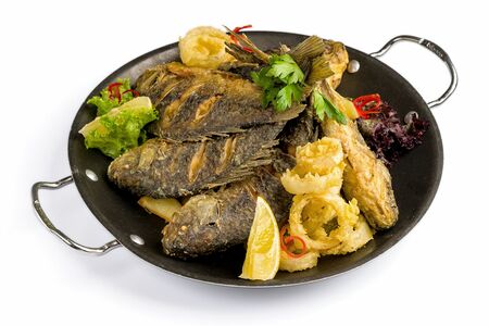 Большая тарелка карасей