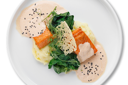 Лосось с пюре и пармезаном