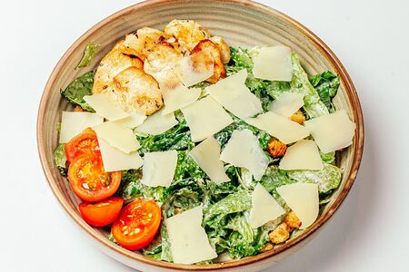 Салат Цезарь с куриным филе
