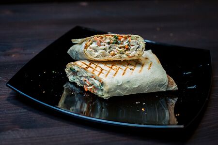 Сырная шаурма на углях