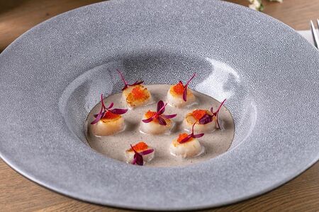 Сахалинский гребешок с трюфельным кремом