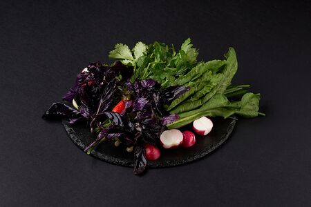 Зеленая грядка (ассорти из свежей зелени)